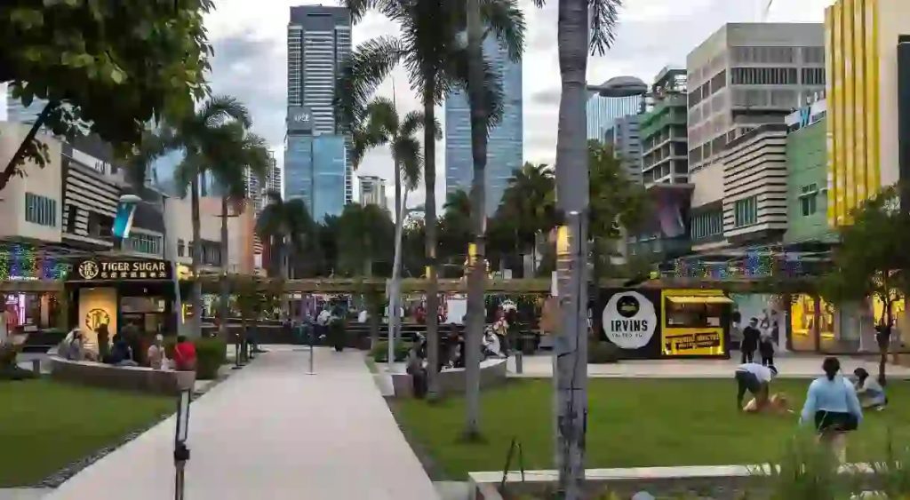 見華人就攔不給錢就扣證BGC被指成華人獵場