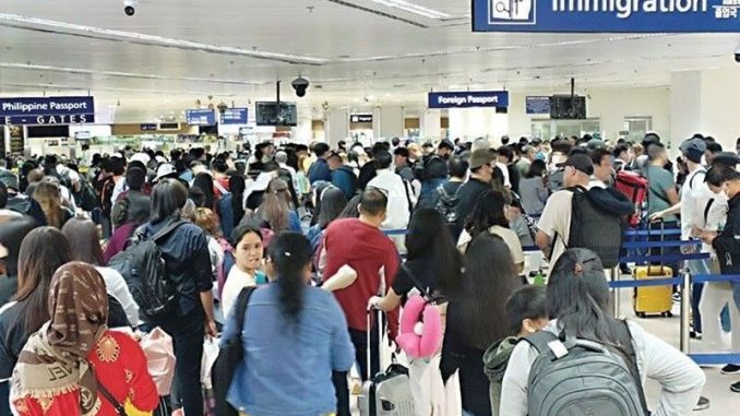 看到中國人就下手馬尼拉機場中國人被集體攔截索賄